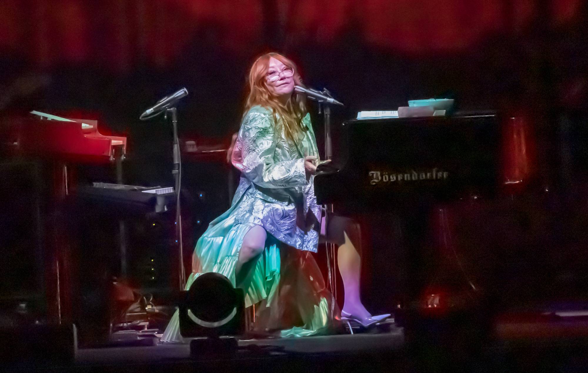 Tori Amos Honors Glen Hansard with Emotional Cover of 'Falling Slowly' — story image